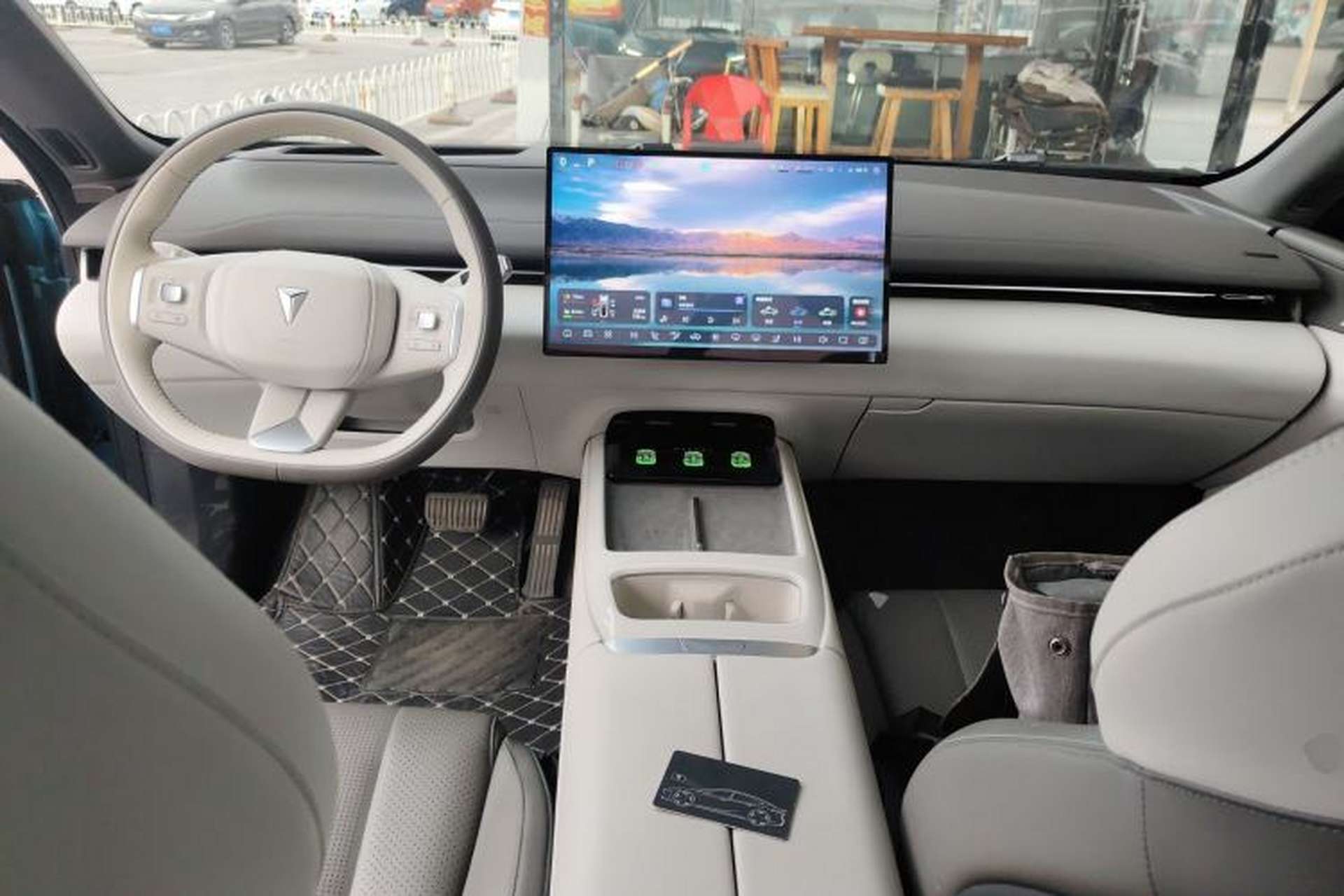 Used Deepal L07 2024 230Max Qiankun Intelligent Driving ADS SE Range-Extended Version Center Console