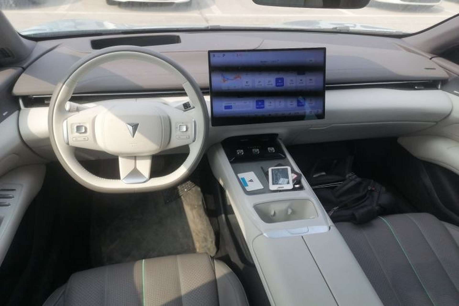 Used Deepal L07 2024 230Max Qiankun Intelligent Driving ADS SE Range-Extended Version Center Console