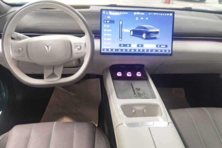 Used Deepal L07 2024 230Max Qiankun Intelligent Driving ADS SE Range-Extended Version Center Console