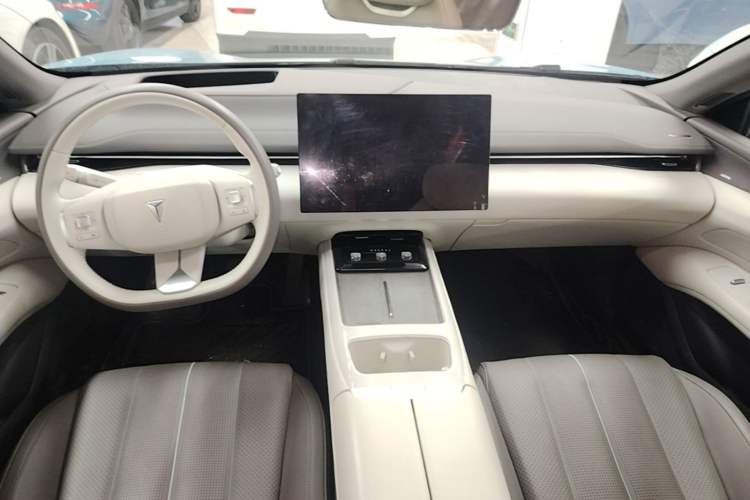 Used Deepal L07 2024 230Max Qiankun Intelligent Driving ADS SE Range-Extended Version Center Console