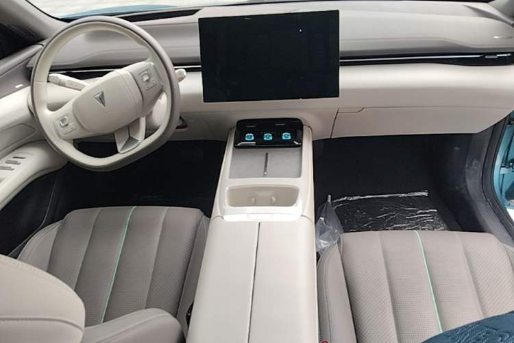 Used Deepal L07 2024 230Max Qiankun Intelligent Driving ADS SE Range-Extended Version Center Console