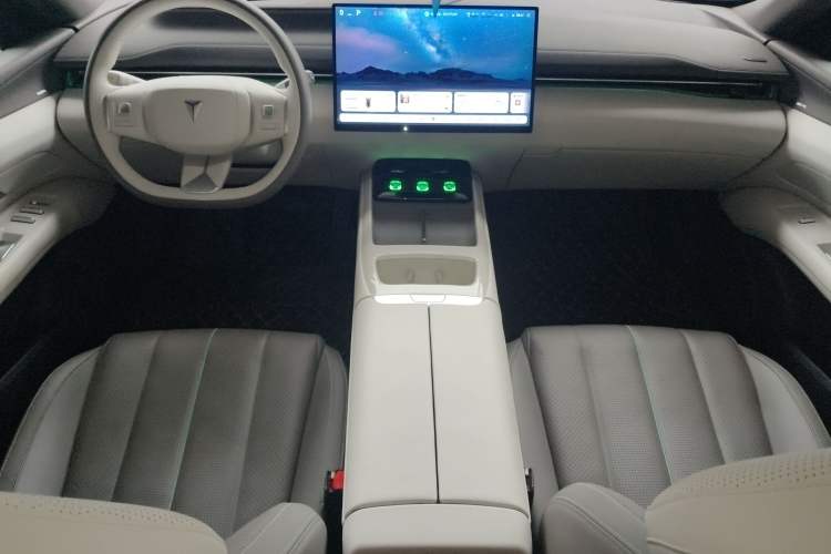 Used Deepal L07 2024 230Max Qiankun Intelligent Driving ADS SE Range-Extended Version Center Console
