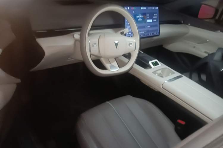 Used Deepal L07 2024 230Max Qiankun Intelligent Driving ADS SE Range-Extended Version Center Console