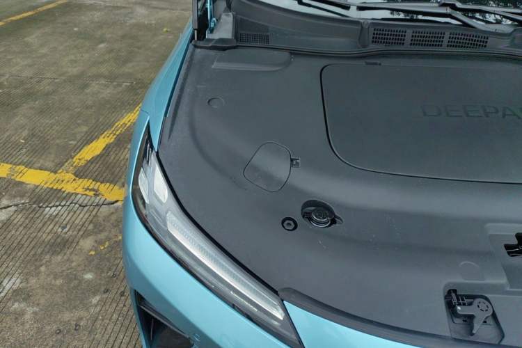 Used Deepal L07 2024 230Max Qiankun Intelligent Driving ADS SE Range-Extended Version Engine Bay Right