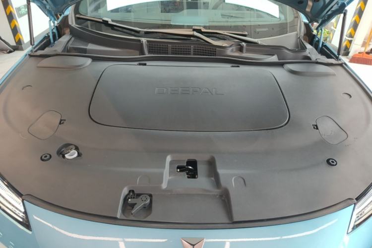 Used Deepal L07 2024 230Max Range-Extended Version Engine Bay