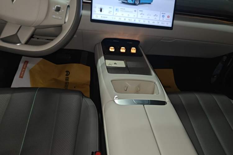 Used Deepal L07 2024 230Max Qiankun Intelligent Driving ADS SE Range-Extended Version Gear Lever