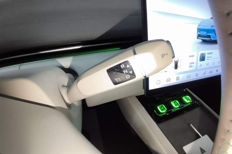 Used Deepal L07 2024 230Max Qiankun Intelligent Driving ADS SE Range-Extended Version Gear Lever