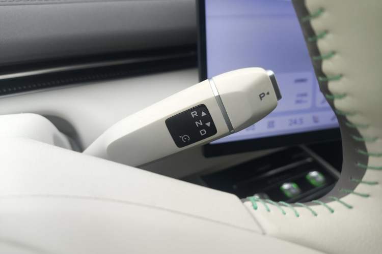 Used Deepal L07 2024 230Max Qiankun Intelligent Driving ADS SE Range-Extended Version Gear Lever