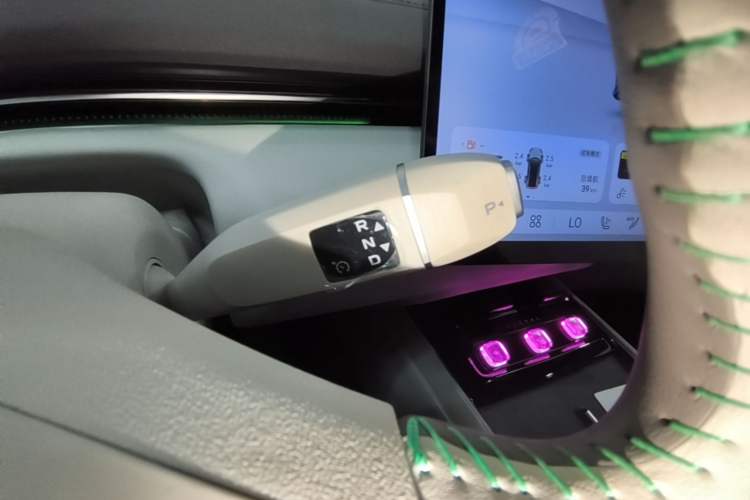 Used Deepal L07 2024 230Max Qiankun Intelligent Driving ADS SE Range-Extended Version Gear Lever