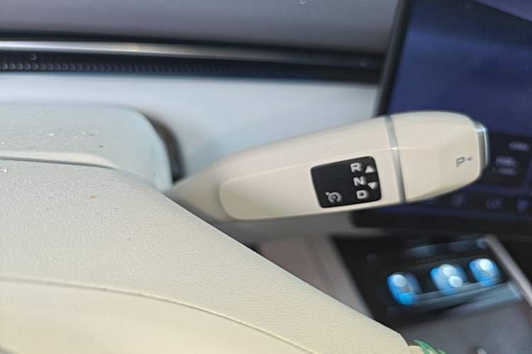 Used Deepal L07 2024 230Max Qiankun Intelligent Driving ADS SE Range-Extended Version Gear Lever