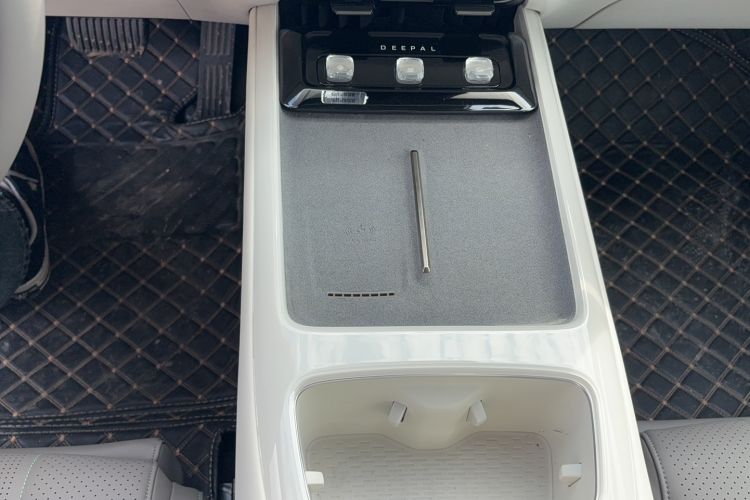 Used Deepal L07 2024 230Max Qiankun Intelligent Driving ADS SE Range-Extended Version Gear Lever
