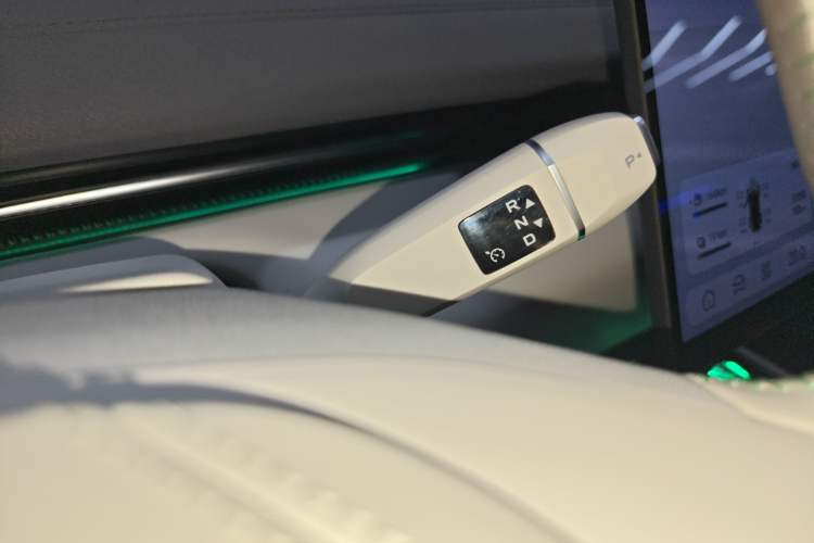 Used Deepal L07 2024 230Max Qiankun Intelligent Driving ADS SE Range-Extended Version Gear Lever