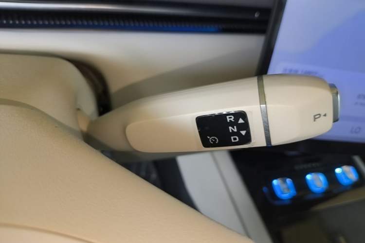 Used Deepal L07 2024 230Max Qiankun Intelligent Driving ADS SE Range-Extended Version Gear Lever
