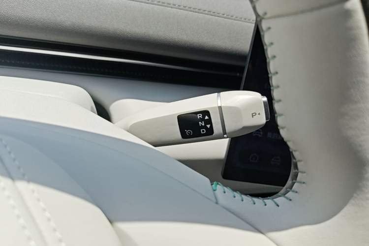 Used Deepal L07 2024 230Max Qiankun Intelligent Driving ADS SE Range-Extended Version Gear Lever