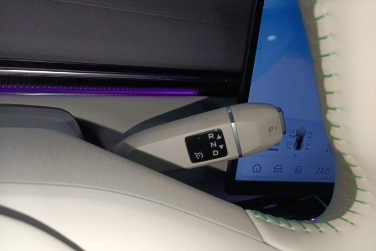 Used Deepal L07 2024 230Max Qiankun Intelligent Driving ADS SE Range-Extended Version Gear Lever