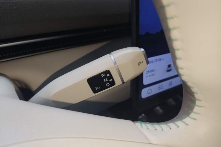 Used Deepal L07 2024 230Max Qiankun Intelligent Driving ADS SE Range-Extended Version Gear Lever