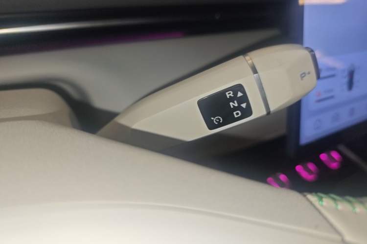 Used Deepal L07 2024 230Max Qiankun Intelligent Driving ADS SE Range-Extended Version Gear Lever