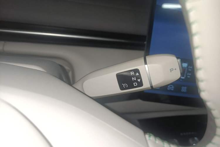 Used Deepal L07 2024 230Max Qiankun Intelligent Driving ADS SE Range-Extended Version Gear Lever