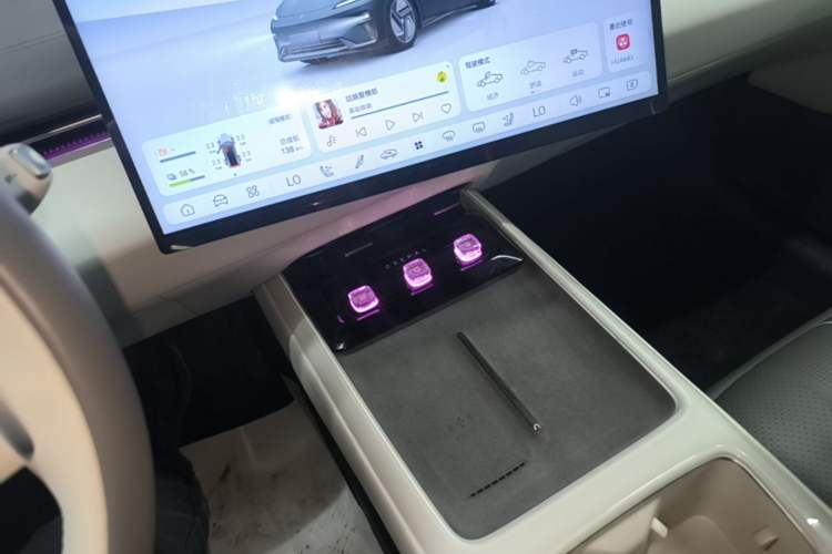 Used Deepal L07 2024 230Max Qiankun Intelligent Driving ADS SE Range-Extended Version Gear Lever