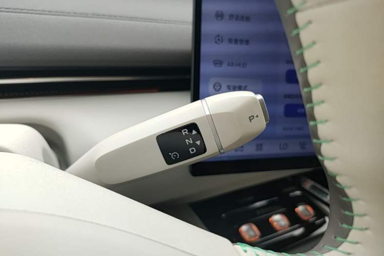 Used Deepal L07 2024 230Max Qiankun Intelligent Driving ADS SE Range-Extended Version Gear Lever