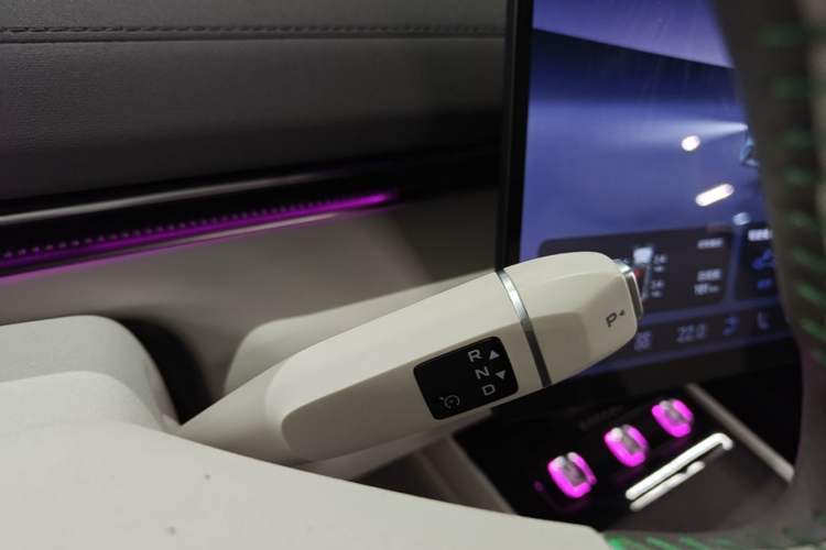 Used Deepal L07 2024 230Max Qiankun Intelligent Driving ADS SE Range-Extended Version Gear Lever