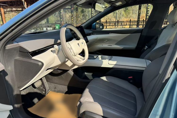 Used Deepal L07 2024 230Max Qiankun Intelligent Driving ADS SE Range-Extended Version Interior 1