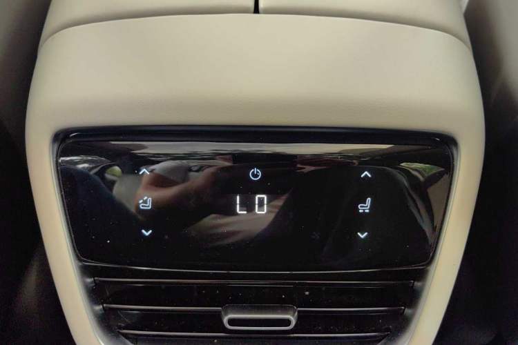 Used Deepal L07 2024 230Max Qiankun Intelligent Driving ADS SE Range-Extended Version Interior 4