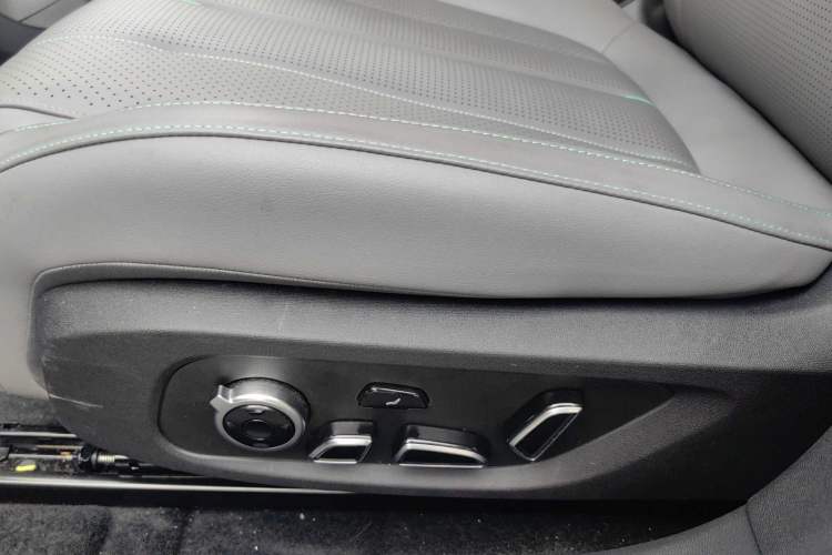 Used Deepal L07 2024 230Max Qiankun Intelligent Driving ADS SE Range-Extended Version Interior 6