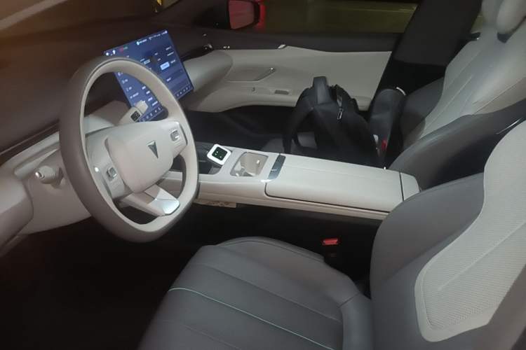 Used Deepal L07 2024 230Max Qiankun Intelligent Driving ADS SE Range-Extended Version Left Front Seat