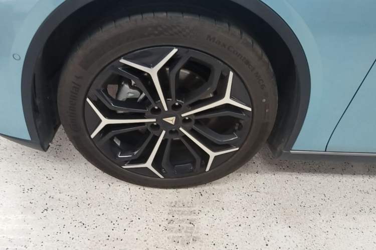 Used Deepal L07 2024 230Max Qiankun Intelligent Driving ADS SE Range-Extended Version Left Front Wheel Hub