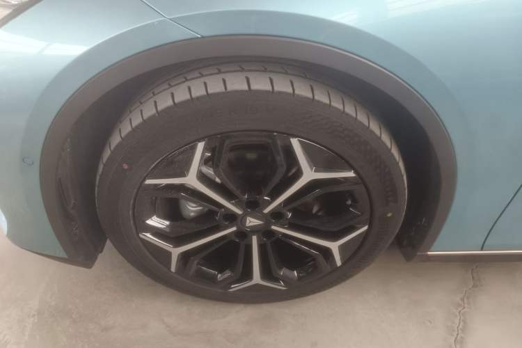 Used Deepal L07 2024 230Max Qiankun Intelligent Driving ADS SE Range-Extended Version Left Front Wheel Hub