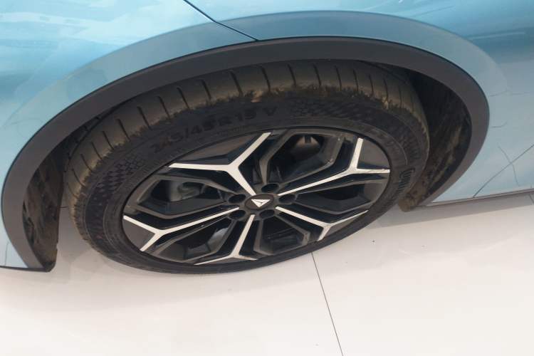 Used Deepal L07 2024 230Max Qiankun Intelligent Driving ADS SE Range-Extended Version Left Front Wheel Hub