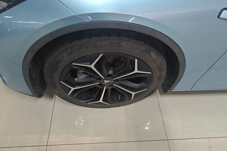 Used Deepal L07 2024 230Max Qiankun Intelligent Driving ADS SE Range-Extended Version Left Front Wheel Hub