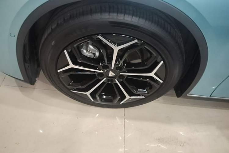 Used Deepal L07 2024 230Max Qiankun Intelligent Driving ADS SE Range-Extended Version Left Front Wheel Hub