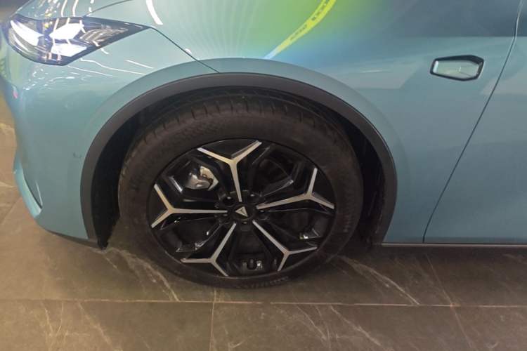 Used Deepal L07 2024 230Max Qiankun Intelligent Driving ADS SE Range-Extended Version Left Front Wheel Hub