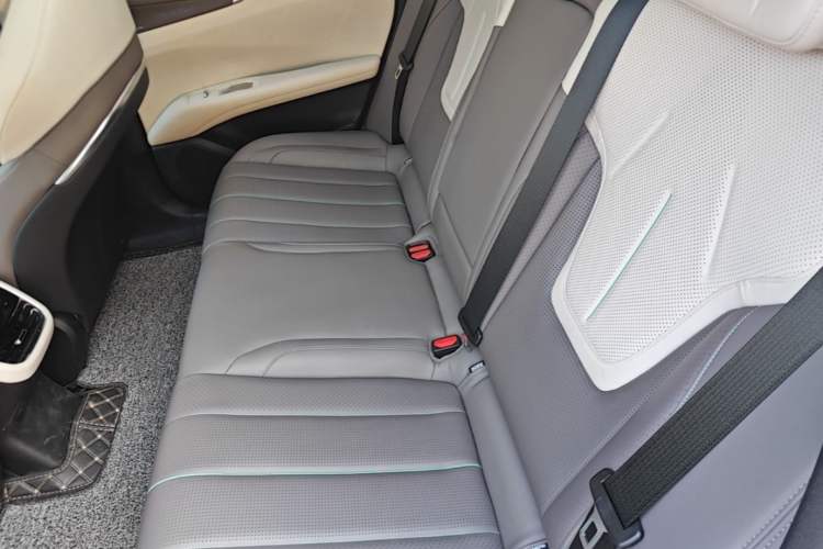 Used Deepal L07 2024 530 Max Qiankun Intelligent Driving ADS SE Pure Electric Version Left Rear Seat