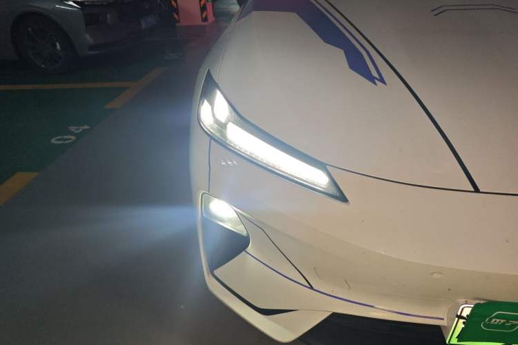 Used Deepal L07 2024 230Max Qiankun Intelligent Driving ADS SE Range-Extended Version Right Front Headlight