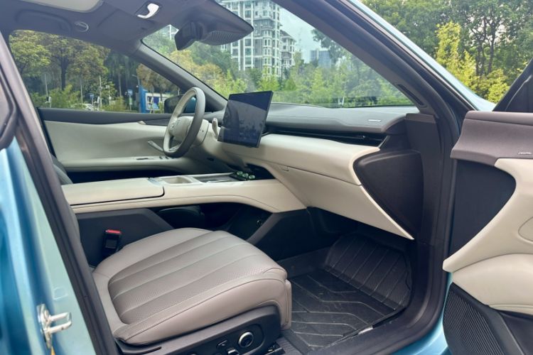 Used Deepal L07 2024 230Max Qiankun Intelligent Driving ADS SE Range-Extended Version Right Front Seat
