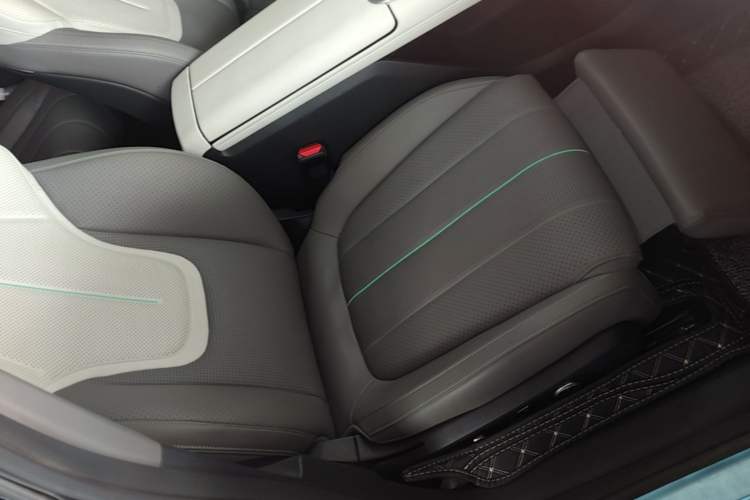 Used Deepal L07 2024 230Max Qiankun Intelligent Driving ADS SE Range-Extended Version Right Front Seat