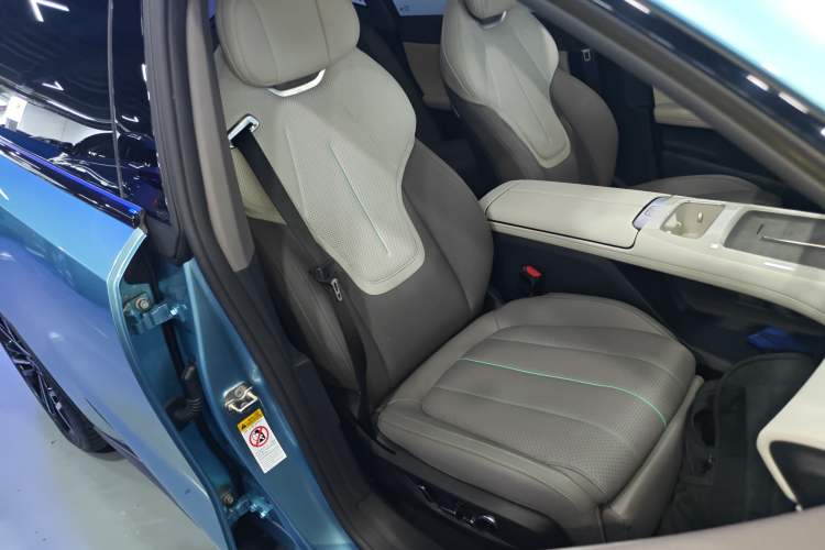 Used Deepal L07 2024 230Max Qiankun Intelligent Driving ADS SE Range-Extended Version Right Front Seat