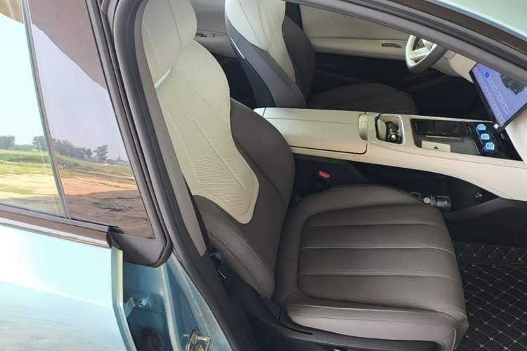 Used Deepal L07 2024 230Max Qiankun Intelligent Driving ADS SE Range-Extended Version Right Front Seat