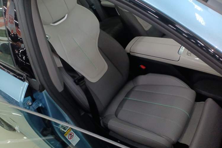 Used Deepal L07 2024 230Max Range-Extended Version Right Front Seat