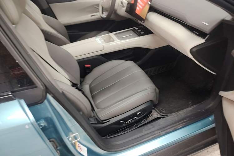 Used Deepal L07 2024 230Max Qiankun Intelligent Driving ADS SE Range-Extended Version Right Front Seat