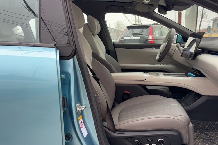 Used Deepal L07 2024 230Max Qiankun Intelligent Driving ADS SE Range-Extended Version Right Front Seat