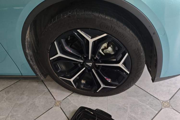 Used Deepal L07 2024 230Max Qiankun Intelligent Driving ADS SE Range-Extended Version Right Front Wheel Hub