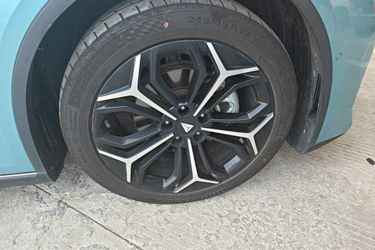 Used Deepal L07 2024 230Max Qiankun Intelligent Driving ADS SE Range-Extended Version Right Front Wheel Hub
