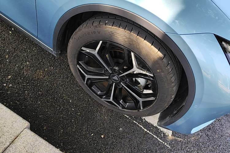 Used Deepal L07 2024 230Max Qiankun Intelligent Driving ADS SE Range-Extended Version Right Front Wheel Hub