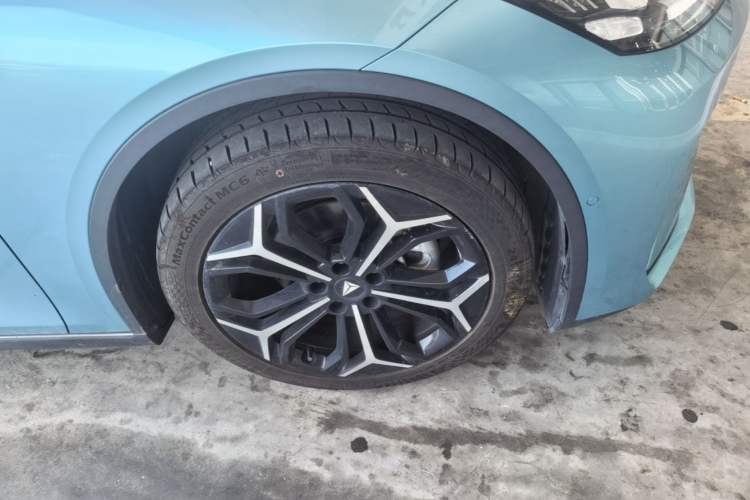 Used Deepal L07 2024 230Max Qiankun Intelligent Driving ADS SE Range-Extended Version Right Front Wheel Hub