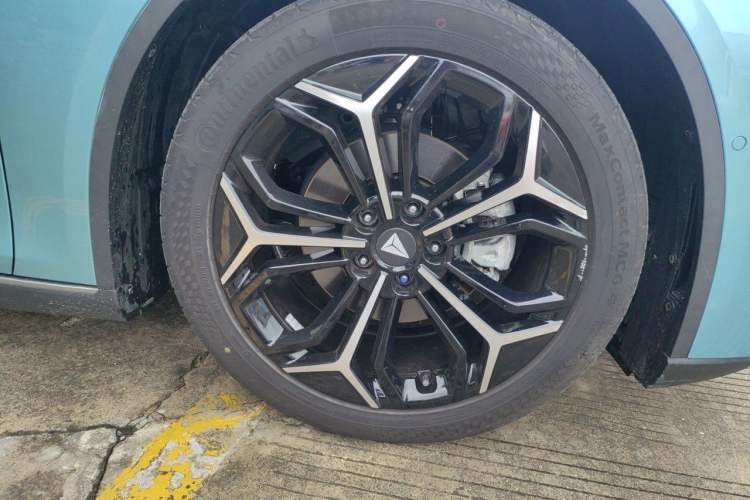 Used Deepal L07 2024 230Max Qiankun Intelligent Driving ADS SE Range-Extended Version Right Front Wheel Hub