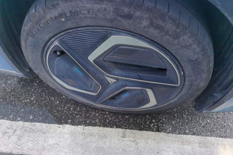 Used Deepal L07 2024 530 Max Qiankun Intelligent Driving ADS SE Pure Electric Version Right Front Wheel Hub